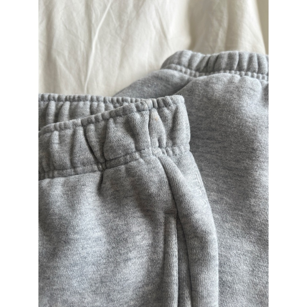 Aritzia TNA CozyAF fleece light grey joggers - Picture 11 of 11